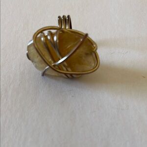 Elegant Gold Wire-Wrapped cut stone Ring